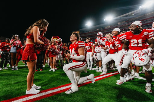 After scoring his first career TD in @huskerfootball’s dominant victory, TE Luke Lindenmeyer proposed to his girlfriend on the dance team ❤️