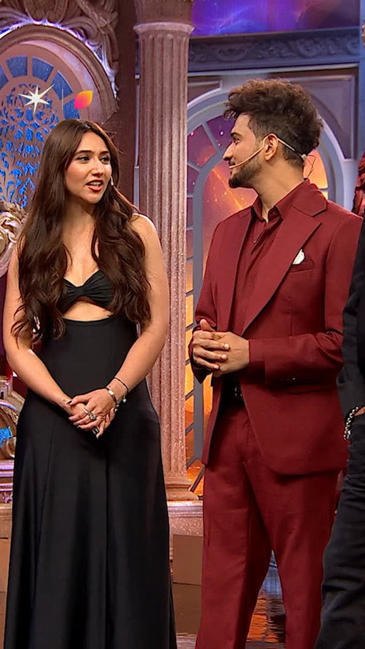 Weekend Ka Vaar par hogi non-stop masti, jab aayenge Munawar, Kullu aur Sahiba Bali! 😍

Dekhiye #BiggBoss19 ka naya episode, har roz raat 9 baje #JioHotstar par aur 10:30 baje @colorstv par.

#BiggBossOnJioHotstar #BB19OnJioHotstar

@munawar.faruqui @sahibabali @kullubaaazi @beingsalmankhan @gauravkhannaofficial @awez_darbar @humarabajaj24 @nehalchudasama9 @nagmamirajkar @baseer_bob @tanyamittalofficial @ashnoorkaur @zeishanquadri83 @iam_kunickaasadanand @nataliajanoszek @rj_pranit @themridul_ @neelamgiri_ @farrhana_bhatt @amaal_mallik