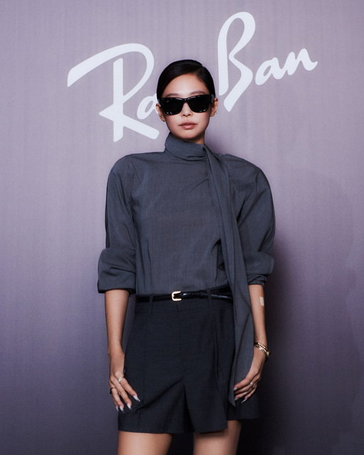 Global artist @jennierubyjane graced the photocall as she explored the interactive installations at our very first pop-up in Korea.