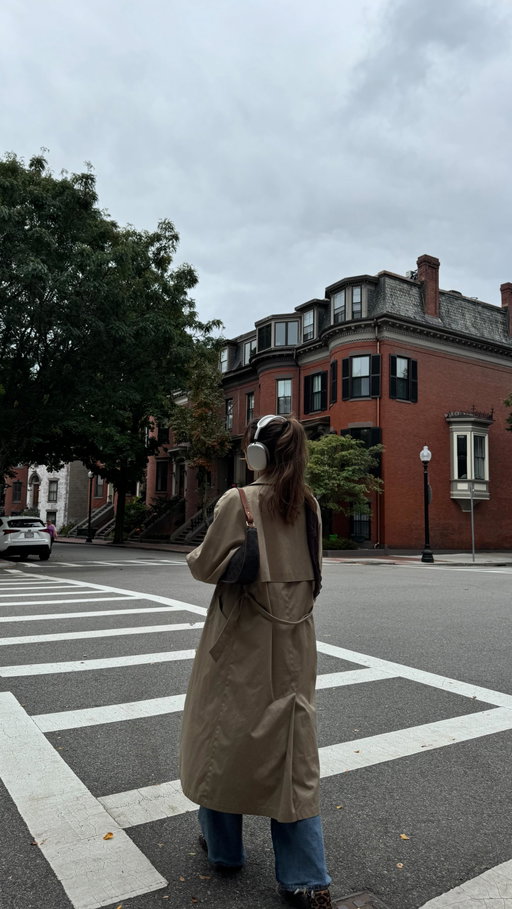 styling a trench coat for fall doesn’t have to be boring 🍂

—
 #outfitideas #fallfashion