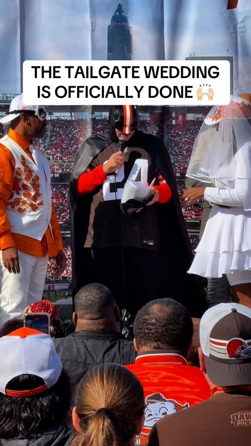 BROWNSPIDER IS OFFICIALLY MARRIED IN THE MUNI LOT!!!! GO BROWNS #cleveland #clevelandbrowns #browns #football #thursdaysports