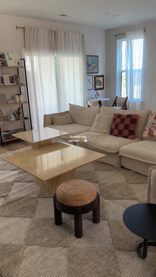 A little sunday rug refresh ✨ 

Space by @musingsmoon #MyRugsUSA

Love this look? ✨
Comment SHOP below and we’ll send you the link to the rug in this room! 🏡💬