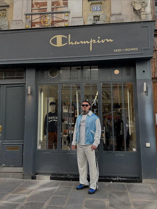 The @champion in Paris 🇫🇷😎👊

.

#paris #ufc #mma #tomaspinall #photos