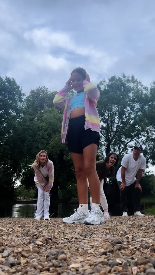 Sunday countryside walks w/ friends that feel like family…. And another suggestion for a dance from @aljazskorjanec 🫶🏼😂

#anxietydance