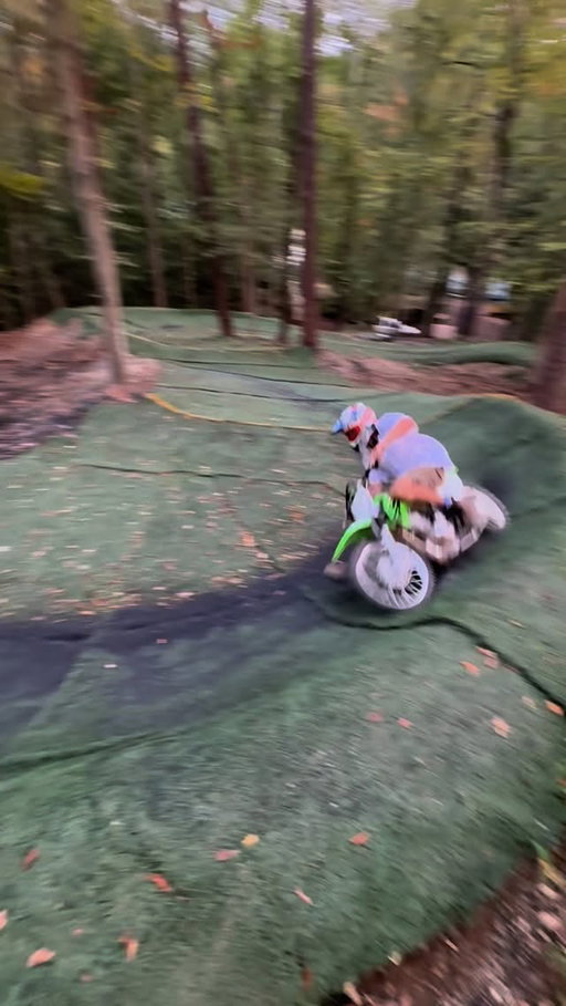 Turf track ✅
Combined the pit with the surrounding track then @wesselbuilt @officialryanoconnor @banks169 @arehart_bikes and the @channel199_ crew got the turf down. Rained a lot last night but this track was still ready to rock 🙌
@nitrocircus @channel199_ @olivia199reynolds @banks169 🎥 @jonahstaab