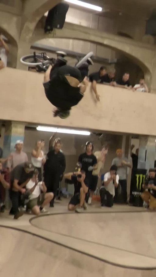 Woooow!! @kevinperaza with this madness in Battle Of Hastings finals 🤯 @sourcebmx 

🎥: @doleckivisuals 

#bmx #digbmx #bohbmx #sourcebmx
