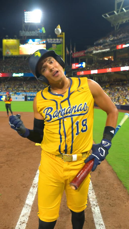 No seriously watch out he’s breaking dishes😅

#savannahbananas #rihanna #bananaball #savannahbananasgame