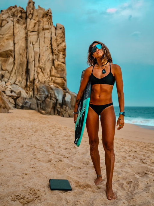 Anywhere and everywhere with @asususa 👩🏽‍💻

Traveling with my @proart PZ13 this year has made creating more fun ✈️ Something new coming tomorrow. 🎬 Where to next?

@microsoft #Copilot+

Photos: @samvictor7 
🎨: @ambertorrealba