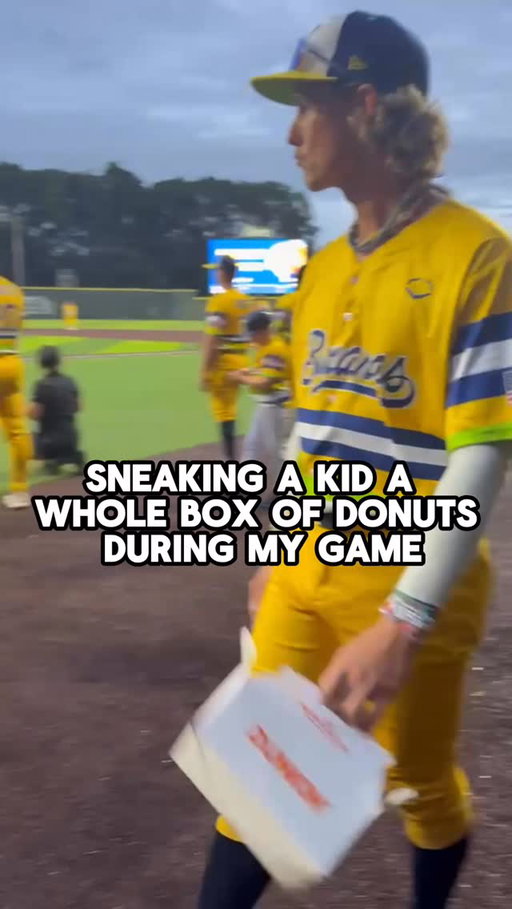 Shhhhhh 🤫😂
.
.
.
.
.
.
.
.
.
.
.
#baseball #savannahbananas #daltonmauldin #ballislife #baseballplayers #baseballgame #donuts