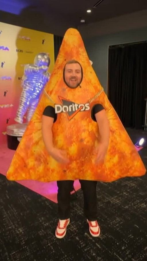 Hot tip for the VMAs from Brooke & Connor… always bring @doritos!