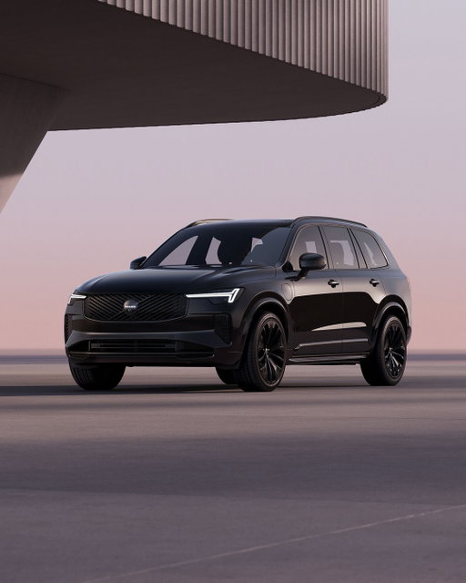 The Volvo XC90 Black Edition. Regal, yet real. All at once.