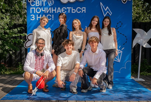 📸 Фотозвіт Родинного фестивалю

Напередодні нового навчального року ми зібралися всією великою шкільною родиною, аби провести літо і зустріти осінь у теплій та святковій атмосфері

Дитячий сміх, щирі посмішки батьків, підтримка вчителів і відчуття єдності — саме такою була наша зустріч

Цей фестиваль ще раз нагадав: КМDШ — це більше, ніж школа. Це простір довіри, тепла та сили спільноти. Разом ми даруємо дітям нові можливості й відкриваємо для них світ

Дякуємо кожному, хто був поруч у цей день 💛
Нехай ці моменти залишаються у серцях і надихають на щасливий початок навчального року! ✨