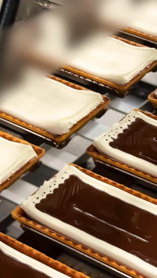 Crispy. Creamy. Chocolatey. Choco Monaka Jumbo is one of Japan’s favorite ice cream treats - here’s how it’s made 🍫🍨

Thank you @tastemade_japan for the inside look!
