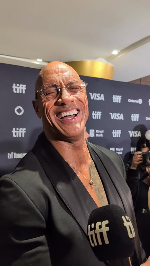 Dwayne Johnson and Emily Blunt vs a tiny mic 🎤

The stars of #TIFF50 North American Premiere THE SMASHING MACHINE had a hilarious altercation on the red carpet. 

#ShotOnPixel #DwayneJohnson #EmilyBlunt #TheSmashingMachine