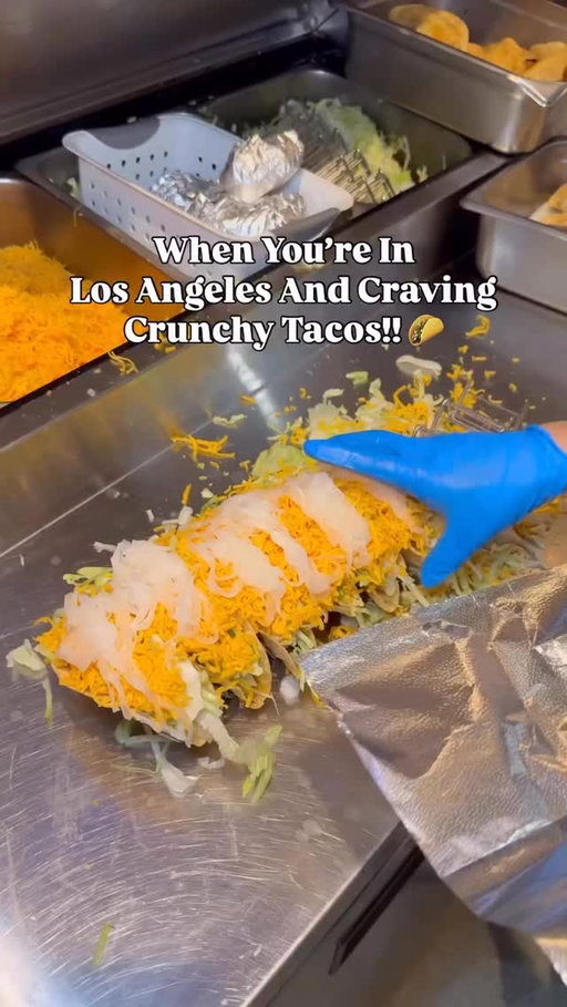 🌮🔥 No Cunchy Taco hits like @chuystacosla Chuy’s Tacos LA — bold flavors, fresh tortillas, and that true LA taco vibe 🌆🌮✨ 
#losangeles #foodie #tacos #foodporn #eeeeeats