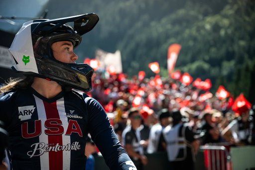 Tough weeks are part of the game🤷‍♀️ A huge crash on Thursday set me back a bit, but I‘m super happy that I was still able to race and still feel ok afterwards

8th place for me at world champs this year, not happy about it but can’t be mad either.
Onto Lenzerheide!

@nathhughesphoto