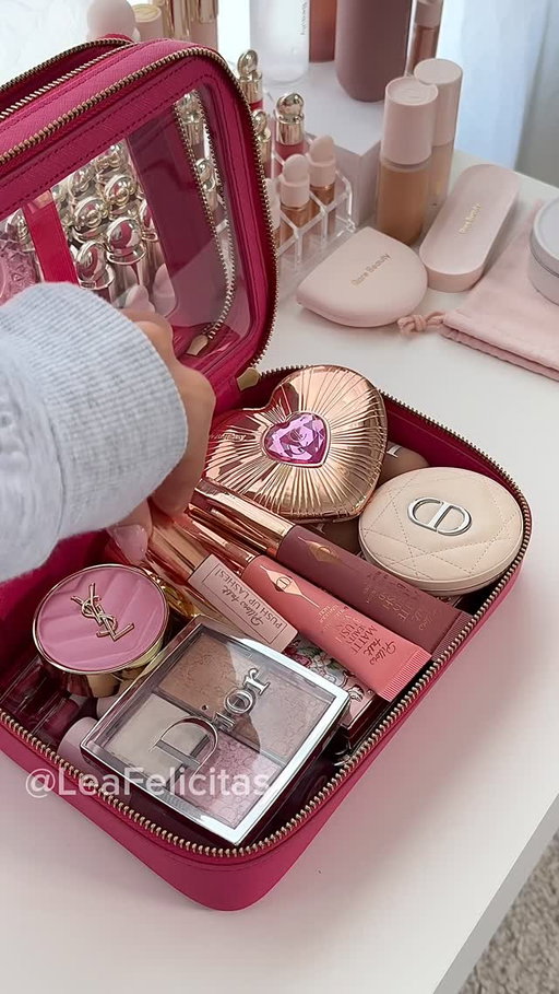 let’s pack my makeup bag 💗🌸✨

#packwithme #asmrpacking #makeupbag #makeuporganization #pinkbeautyproducts #girlythings #preppy