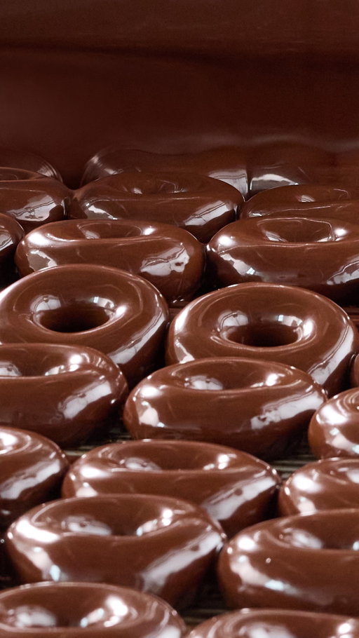 Chocolate Original Glaze is BACK! Enjoy half off a Chocolate Original Glazed Dozen when you buy any dozen this weekend ONLY! 🍫✨
 
Drop a 🍩 if you’re in! ⬇️
 
Chocolate Original Glazed® doughnuts available 9/11 thru 9/14/25 at participating U.S. Krispy Kreme shops and is subject to product availability. See full terms at http://ms.spr.ly/6177siDWD