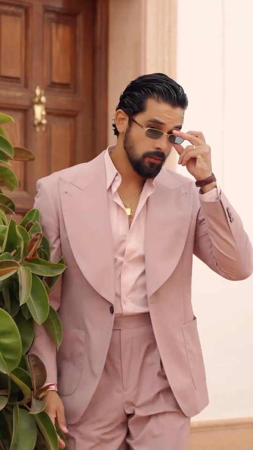 How much of a MAN do you have to be to wear pink?

A tailored shirt in Egyptian cotton not just worn, but felt.
High-waisted trousers with side buttons and adjusters, because the perfect fit is never an accident.
Suede loafers with tassels, a classic touch reimagined.
A blazer with a bold peak lapel, proving presence lives in the details.
A vintage Japanese watch, because time itself is style.
An exclusive Arabian fragrance, leaving a trail impossible to forget.
And sunglasses the finishing touch to a look that doesn’t ask for permission: it redefines pink as a symbol of masculine power.
——————
🇪🇸 ¿Qué tan hombre hay que ser para vestir rosa?

Una camisa hecha a medida en algodón egipcio, que no solo se lleva, se siente.
Un pantalón de tiro alto, con abotonadura lateral y ceñidores al costado: ajuste perfecto, actitud perfecta.
Mocasines de piel vuelta con flecos, un guiño clásico en clave moderna.
La americana, con solapa pronunciada, porque la presencia también se construye en los detalles.
Un reloj vintage japonés, recordando que el tiempo es el accesorio más valioso.
Perfume exclusivo árabe, dejando un rastro imposible de ignorar.
Y unas gafas de sol, cerrando un look que no pide permiso: redefine el rosa como símbolo de poder masculino.

#grwm #suitstyle #asmr #menwithclass #mensfashion