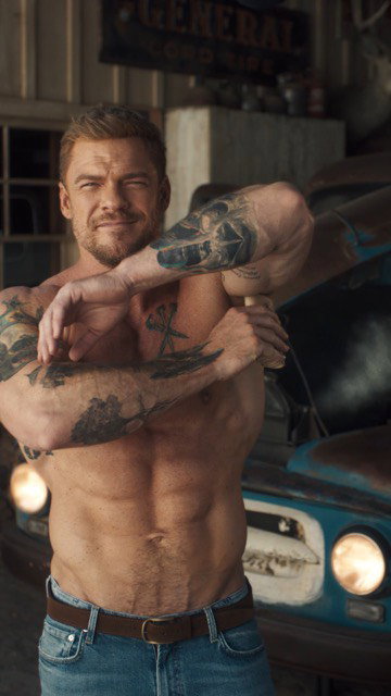 In Manlandia, shirts are optional.
Amazing scents? Mandatory.

Ladies, treat yourself by giving your man what he deserves. Dr. Squatch.

@drsquatch @alanritchson #MANLANDIA #DrSquatchPartner