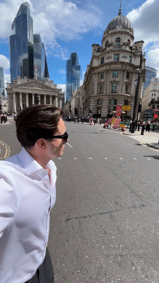 work hard, play harder 🤝
#workhardplayhard #lifestyle #luxurylifestyle #dreamlife #luxury #financebro #finance