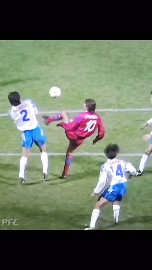 This goal 🥶🥶

.
.
.
.
_______

#football #futebol #futbol #calcio #fútbol #skills #goal