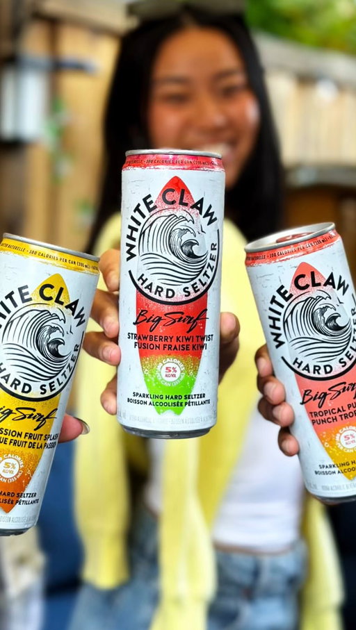 ☀️ Nothing better than sunshine, good friends, and enjoying 
@WhiteClawCanada Big Surf 🍓🥭🥝 Three new tropical flavours with bigger taste in every sip! 

Which one are you reaching for first? 👀

#ad #19+ Please Enjoy Responsibly