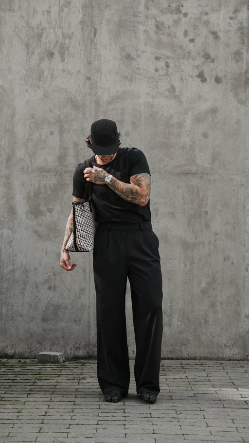 Styling my favourite @lululemon pleated trousers - They way they drape, the stretch, and the level of comfort is incredible. Not surprising though knowing @lululemon - Checkout the Daydrift pleated trouser and let me know what you think down below!
#ad #lululemonpartner