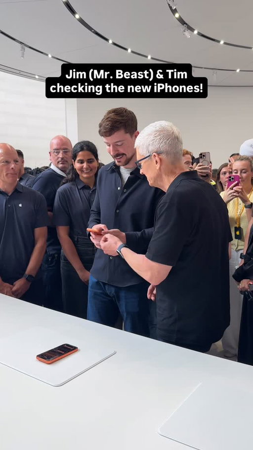 What do you think they’re discussing?
______
#mrbeast #iphone17 #timcook #iphone17pro #refinedsign