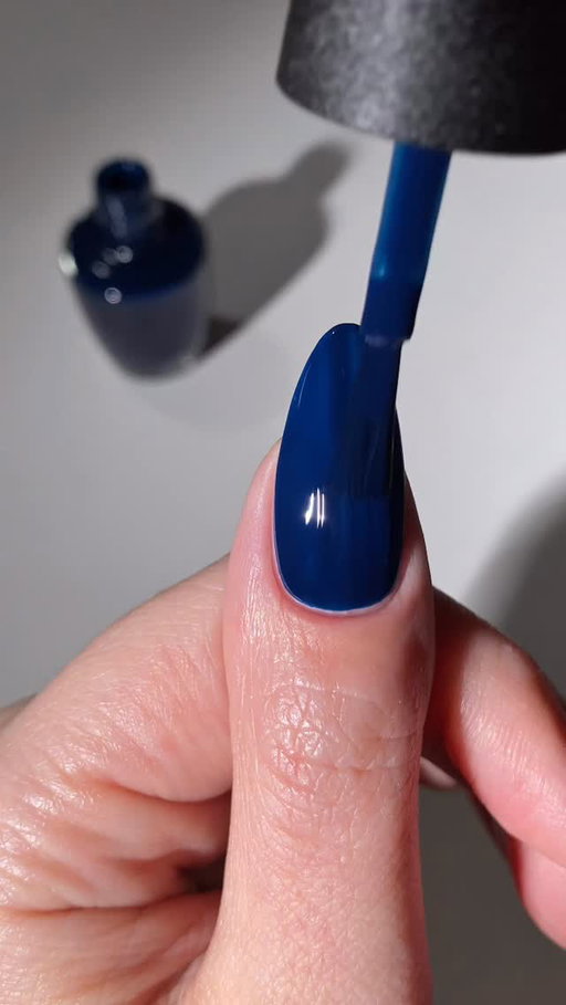 LPAD, meet your match 🌚💙 Midnight Mantra is a dark-as-night navy blue that’s made for fall.

💅: @sedjames

#OPI #OPIObsessed #fallnails #darknails