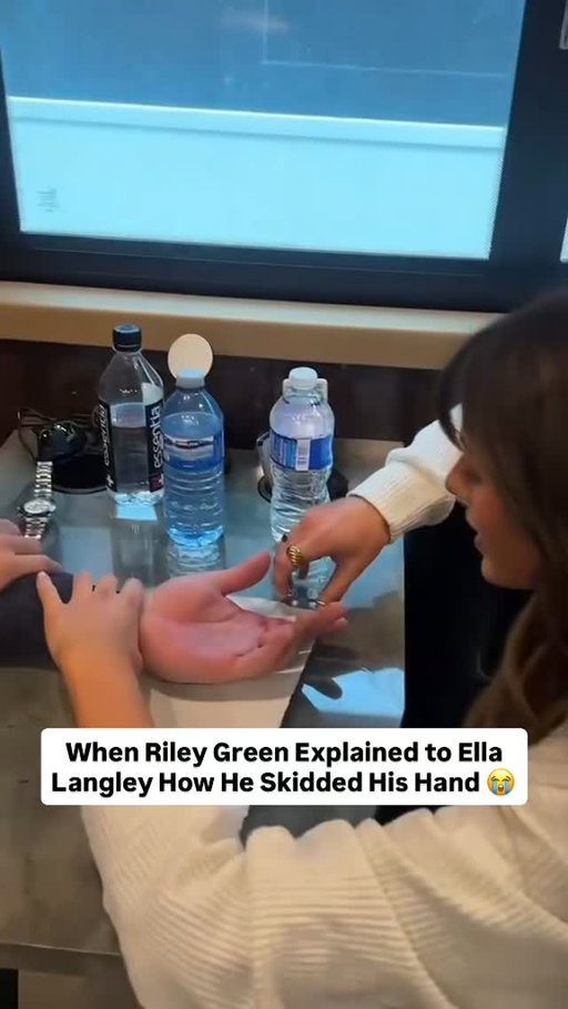 Riley Green out here saving lives 😭