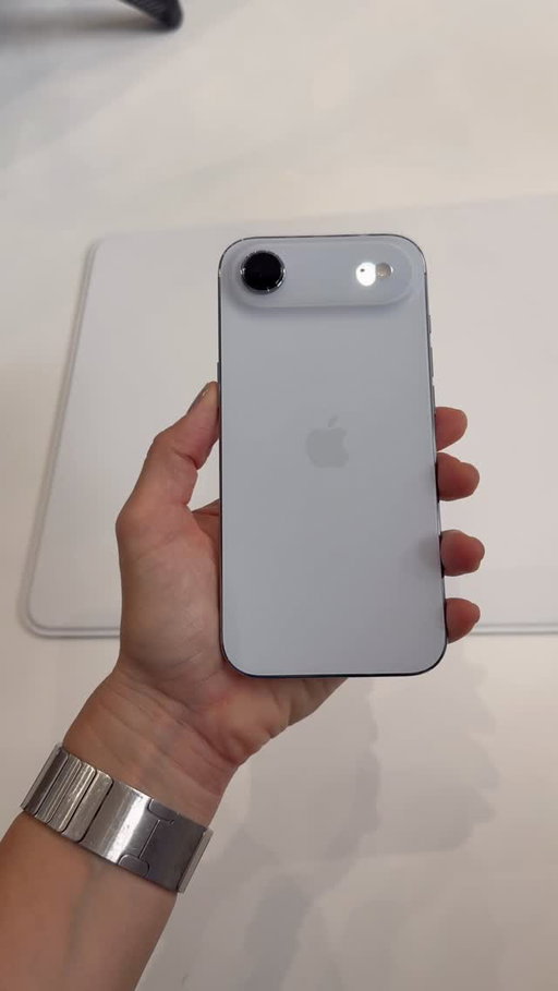 iPhone 17 Air hands-on!!! This new front facing camera is sending me right now.