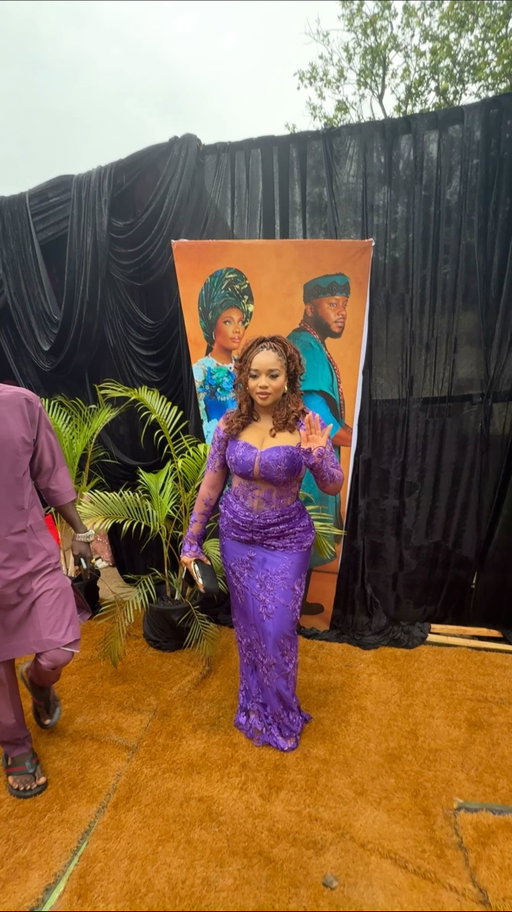 Still not married. & still not stressing 🤷🏽‍♀️
My first ever Igbo traditional wedding in the village… & wow. #AsToldByNneoma 

Congratulations again to Kingsley & Ifeoma! Wishing you both an amazing married life 🥹❤️

Dress: @lachycouture 😍✨

#Igbo #TraditionalWedding #NigerianWedding #love #relationships #dating