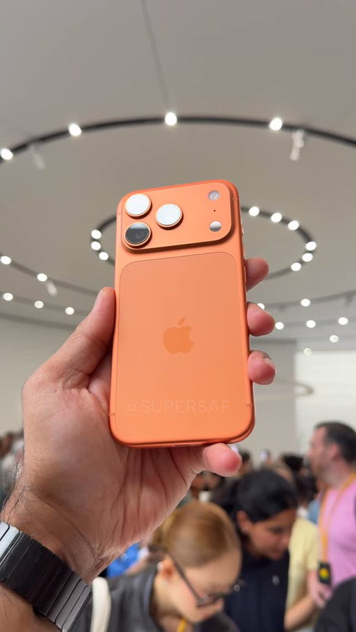iPhone 17 Pro Hands-On 😍

.
.
.
.
.
.
.
.
.
.
. 
#iphone17 #iphone17pro #iphone17promax #iphone17air #apple #iphone #appleevent
Images/Videos Copyright © 2025 SuperSaf. Please DO NOT reupload.
