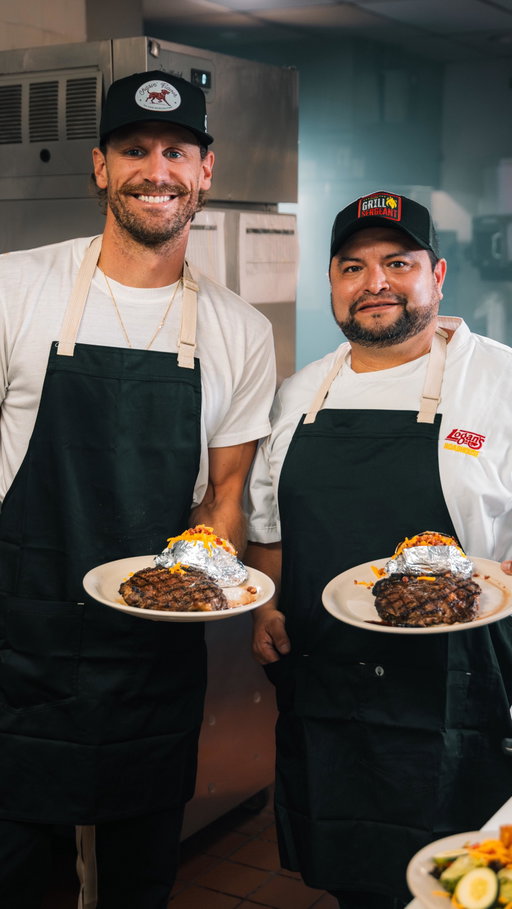 Hung with Chef Luis down at @logansroadhouse and he coached me up on how to be a bit more of a grill master. Luis was the man, his skills were dialed, y’all can be the judge if I nailed mine. More on my grill man skills comin🤘🏼