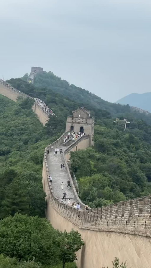 How it feels like to be back in the motherland. 🇨🇳 

#beijing #badaling #beijingchina #badaling #greatwallofchina #greatwall #travelchina