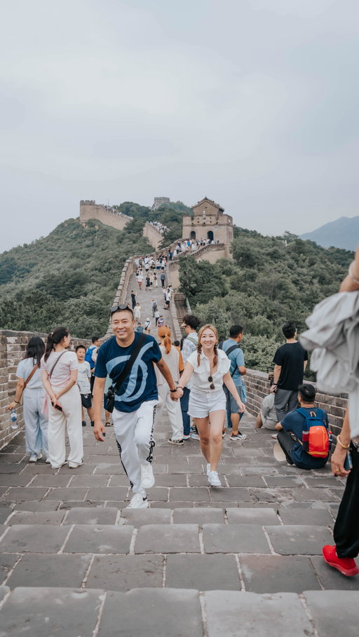 Doesn’t feel like it’s been 27 years. 🥲💕 always my big bro. 🥰❤️

#imjustakid #beforeandafter #greatwallofchina #millennial