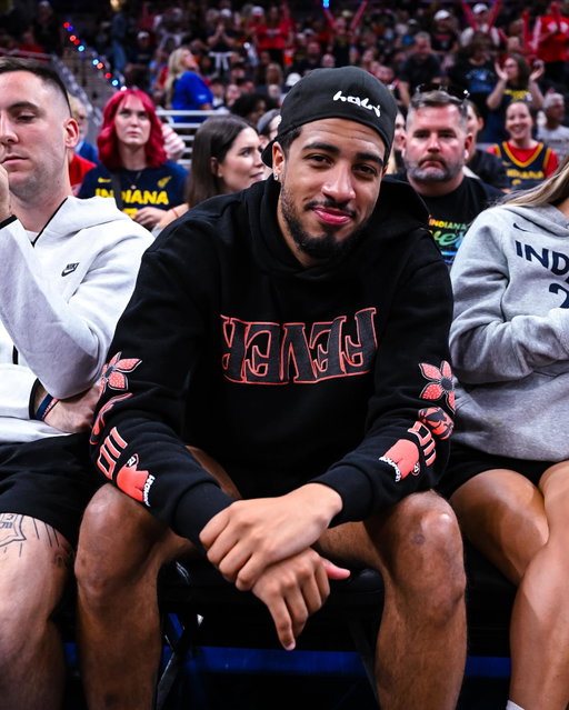 @tyresehaliburton is courtside for the @indianafever’s regular season finale at @gainbridgefieldhouse 👋