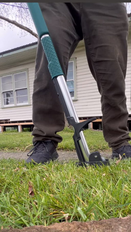 I got a weed puller and tried to show Cath how great it is but she wasn’t that impressed so now I’m posting here because surely someone finds this impressive?! 
#Gardening #weeding