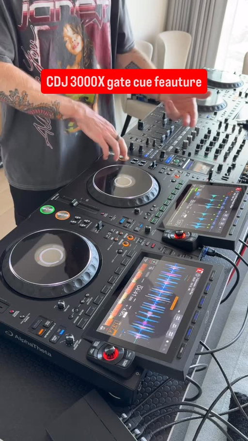 This adds so many possibilities to live DJ sets 🤯 @alphathetaglobal 
#dj #producer #housemusic #pioneerdj #alphatheta #cdj3000x