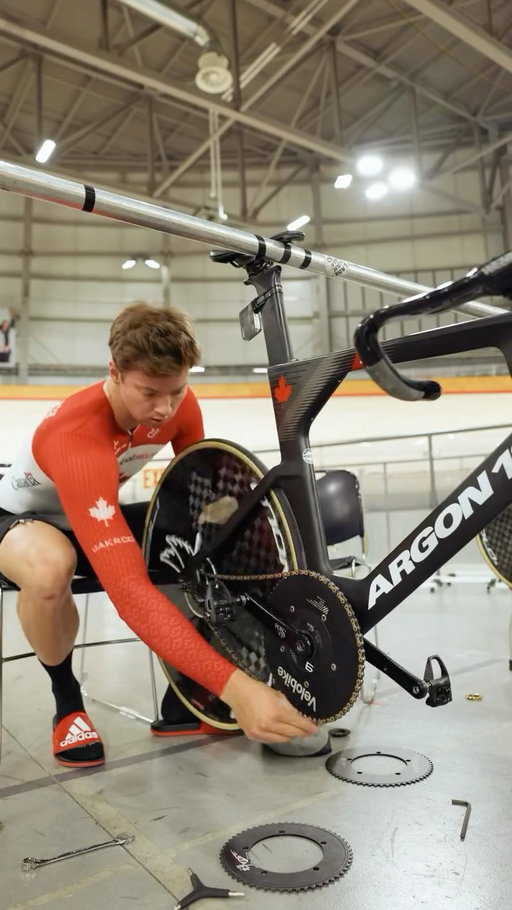 Quick gear change and then back on the track for some match sprint simulations!