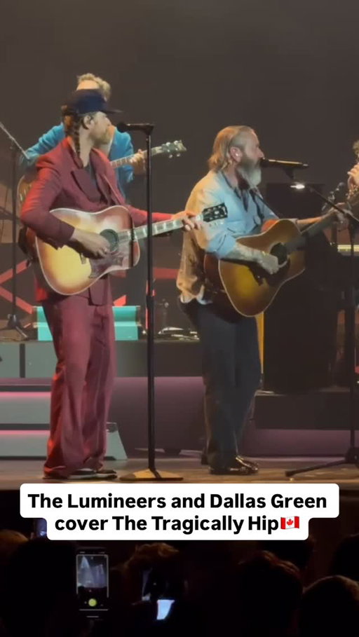@thelumineers and @cityandcolour_official covered Wheat Kings from @thetragicallyhip last night in Toronto🇨🇦

#thelumineers #cityandcolour #thetragicallyhip #gorddownie❤️ #toronto #music #livemusic