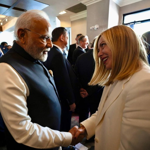 Ho avuto oggi una conversazione telefonica con il Primo Ministro indiano, Narendra Modi, nel corso della quale abbiamo espresso soddisfazione per l’eccellente stato delle relazioni bilaterali, riaffermando il comune impegno ad approfondire ulteriormente il Piano d’Azione Strategico Italia-India 2025-2029, a partire dal rafforzamento della collaborazione in ambito commerciale, in materia di investimenti e connettività, anche attraverso il Corridoio India, Medio Oriente, Europa (IMEC).
 
Il colloquio telefonico ha anche costituito l’occasione per uno scambio di vedute sugli ultimi sviluppi della guerra in Ucraina, in merito alla quale abbiamo condiviso l’impegno di sostenere ogni sforzo internazionale per favorire un cessate il fuoco e una ripresa dei negoziati per giungere a una pace giusta e duratura.