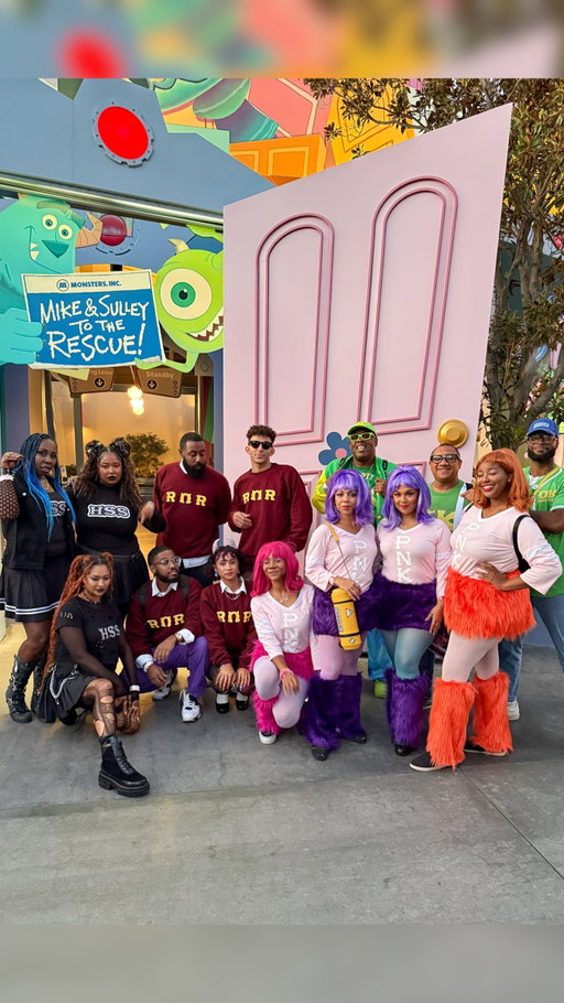 Re-living our school days at Oogie Boogie Bash as the fraternities and sororities of Monsters University!!! 

Which one are you pledging??? PNK, ROR, HSS, or OK!!!

#disneyland #oogieboogiebash #monstersuniversity