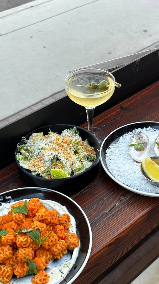 starting next Tuesday 9/16 you can get the ultimate girl dinner at @industrystandardaz 🍸

$25 gets you spicy vodka pasta, caesar salad, choice of a martini or bubbles, and oysters! 

Tuesdays & Wednesday evenings! 

#az #arizona #phoenix #phoenixlife #azfood
