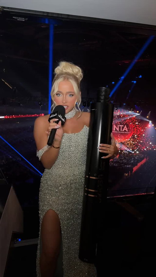 You heard it here first… @amicharlize LOVES the Original Eyelash Serum from UKLASH ✨🎀 

Live from @officialntas 👀