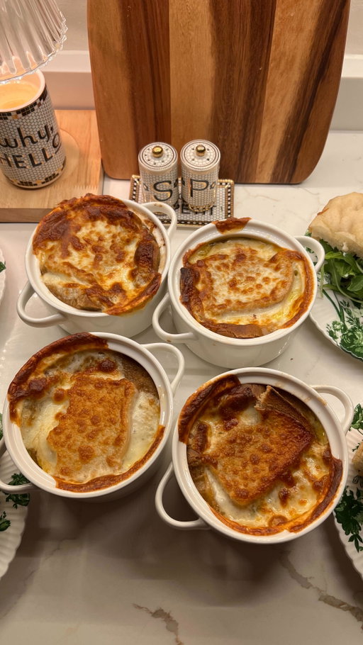 French onion soup recipe is now live on my substack 🧅❤️