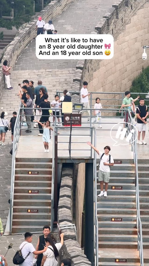 I got a wave, good enough. 💕 

#siblings #mystupidheart #momofteen #badaling #greatwallofchina