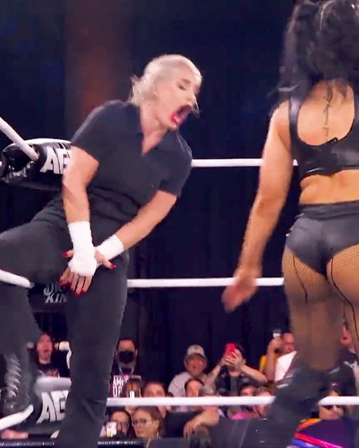 @SkyeBlue_Wrestling is STAPLING.....all of it. @ToniStorm_

Watch #AEWDynamite LIVE on @TBSNetwork & streaming on @HBOMAXSports NOW!
