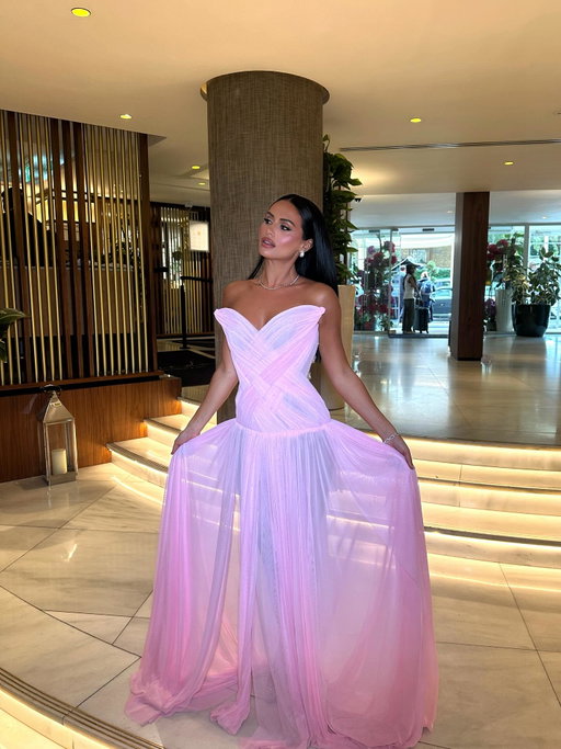 Brunette Barbie for the NTAs ✨💗
@meliawhitehouse